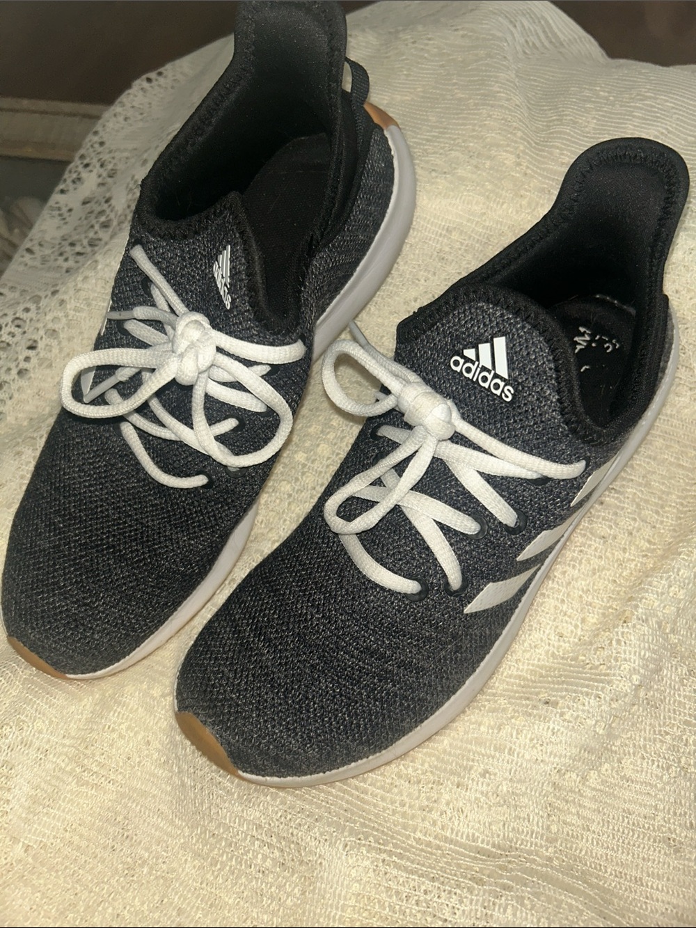 Adidas women cloudfoam tennis shoe 7 1/2